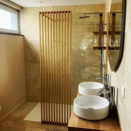 Daire Trinidad Vibes - And Aire-sur-la-Lys